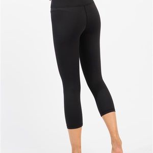 Zyia Light n Tight Black Crops